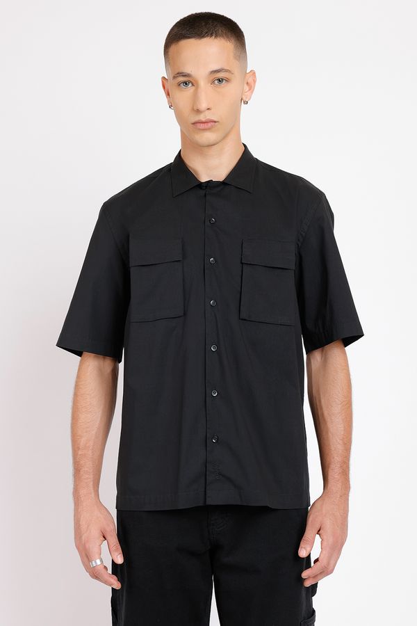 Camisa Manga Curta Off And Black Regular Ampla Com Bolsos Preto - XXG