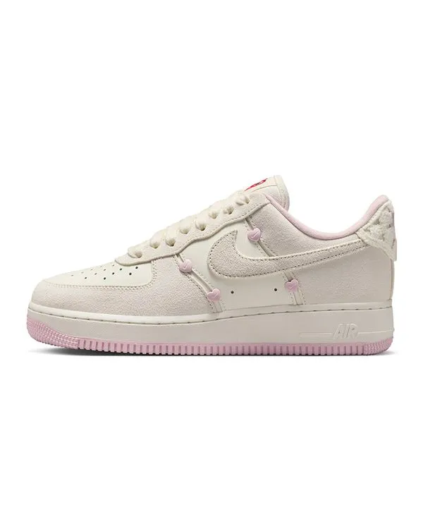 Tênis Nike Air Force 1 07 LX Feminino - 39