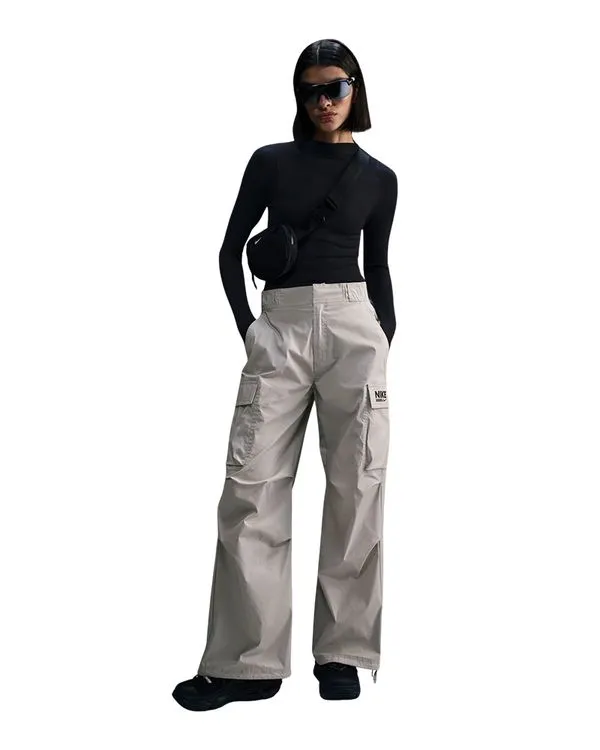 Calça Nike Sportswear Woven Feminina - M
