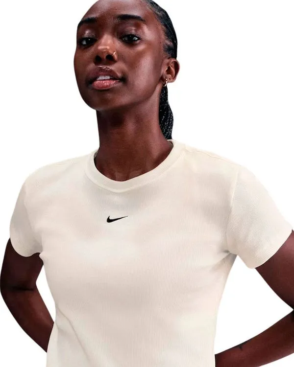 Camiseta Nike Sportswear Feminina - M