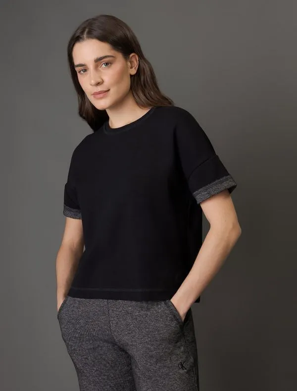 Camiseta Feminina Malha Textura Calvin Klein Jeans - Preto Camiseta Feminina Malha Textura Calvin Klein Jeans Preto p