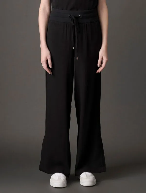 Calça Feminina Acetinada Com Fenda Lateral Calvin Klein - Preto Calça Feminina Acetinada Com Fenda Lateral Calvin Klein Preto 38