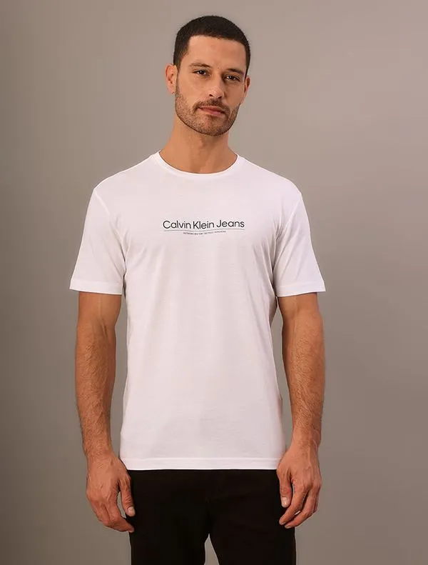 Camiseta Masculina de Algodão Slim Estampa Centro Cidades Calvin Klein Jeans - Branco Camiseta Masculina de Algodão Slim Estampa Centro Cidades Calvin Klein Jeans Branco m