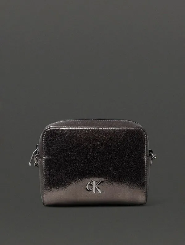 Bolsa Feminina Câmera Bag Metálica Calvin Klein Jeans - Grafite Bolsa Feminina Câmera Bag Metálica Calvin Klein Jeans Grafite u