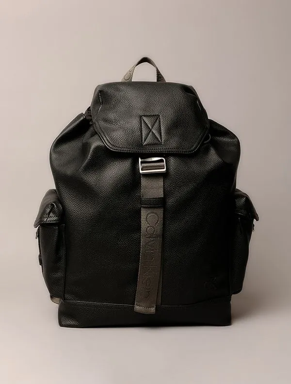 Mochila Masculina Cargo Flap Calvin Klein Jeans - Preto Mochila Masculina Cargo Flap Calvin Klein Jeans Preto u