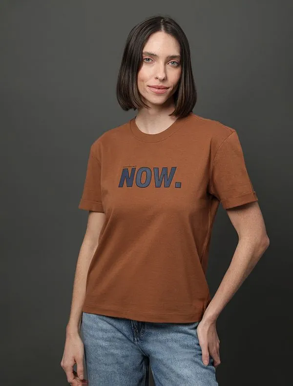Camiseta Feminina Estampa Now Calvin Klein Jeans - Havana Camiseta Feminina Estampa Now Calvin Klein Jeans Havana m