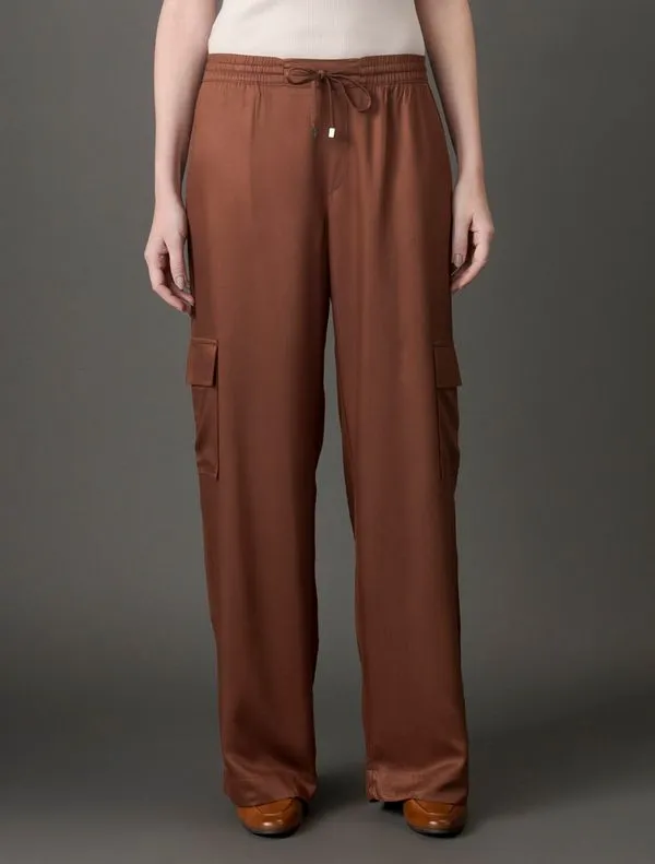 Calça Feminina Acetinada Com Amarração Calvin Klein - Marrom Calça Feminina Acetinada Com Amarração Calvin Klein Marrom 36