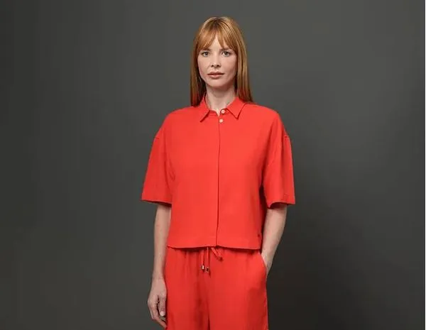 Camisa Feminina Linho Misto Calvin Klein - Vermelho Camisa Feminina Linho Misto Calvin Klein Vermelho 42