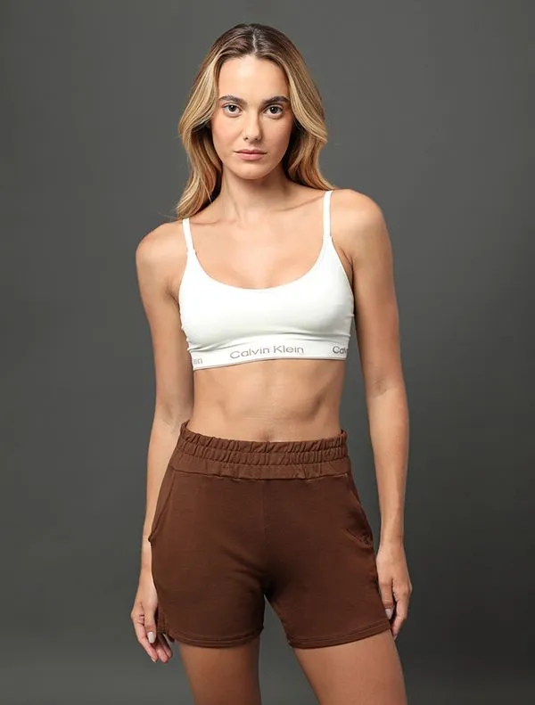 Shorts Feminino Fendas Moletinho Calvin Klein Underwear - Marrom Shorts Feminino Fendas Moletinho Calvin Klein Underwear Marrom m