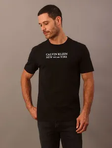 Camiseta Manga Curta Calvin Klein Masculino Bordado Ny Est. 1968 - Preto Camiseta Manga Curta Calvin Klein Masculino Bordado Ny Est. 1968 Preto Pp