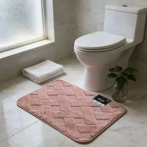 Tapete Conforto Kazzavip Felpa 100% Poliéster Antiderrapante Tijolinho Macio e Alto Relevo 38x58cm Rosa