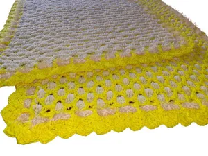 Tapete Crochê Dupla Face Artesanal Amarelo e branco