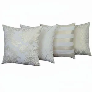 Capa de Almofada Luxo Off com Dourada - Kit com 4 Capas 45x45cm