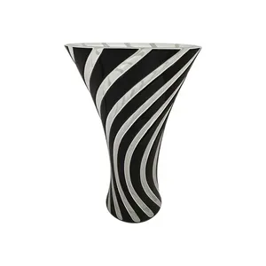 Vaso em cristal Strauss L569 25cm: uma peça de arte em preto e branco