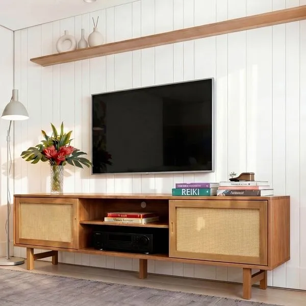 Rack para TV até 75 Polegadas 220cm em Madeira Maciça Porta Rattan Magna Cabecasamadeiraoriginals Mel