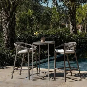 Conjunto Jardim e Varanda 1 Mesa Bistrô 2 Banquetas Refúgio CabeCasa MadeiraOriginals Champagne/Quaker Areia