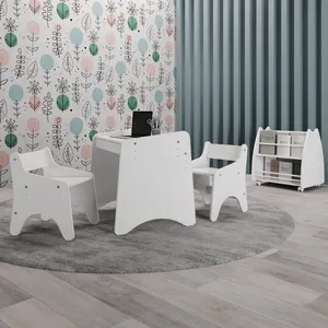 Conjunto Infantil 4 Pecas 1 Mesa 2 Cadeirinhas 1 Biblioteca Porta Livros Branco
