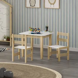 Conjunto Mesa Infantil Bella com 2 Cadeiras em Madeira Maciça