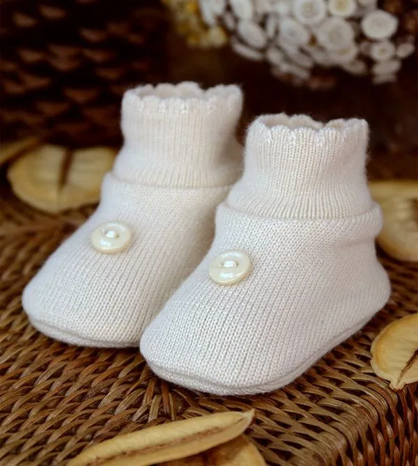 Sapatinho para Bebê Botão Tam. RN Bege -