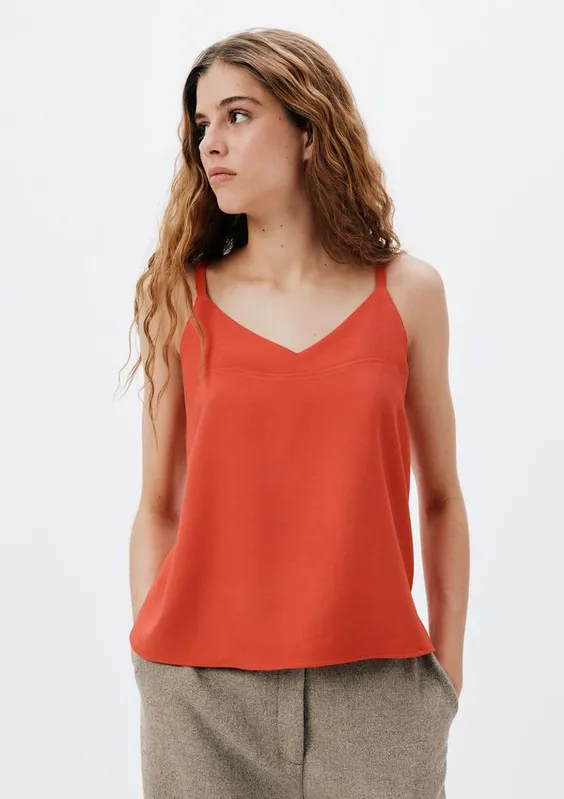 Regata Feminina Decote V Em Viscose - Vermelho XP