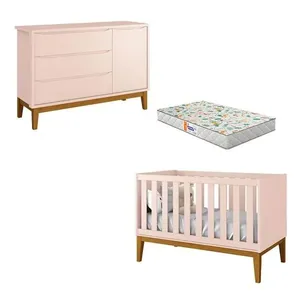 Berço Americano e Cômoda Infantil New Classic 3 Gavetas em MDF com Puxadores Telescópicos Rosa com Colchão Gazin Berço Americano E Cômoda New Classic Rosa Com Pés Madeira E Colchão Gazin - Reller