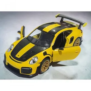 Carro Miniatura de Metal Porsche 911 RS 1:32 com Som Luz e Abertura de Portas Amarelo Californ Toys Carro Miniatura de Metal Porsche 911 RS 1:32 com Som e Luz Amarelo Californ Toys