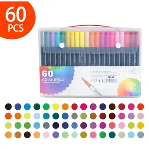 Caneta Hidrográfica OEM Dual Pen 2 em 1 Brush Lettering com Ponta Fina 0 e 4 mm Kit com 60 Unidades 60 Cores Caneta Hidrográfica OEM Dual Pen 2 em 1 Brush Lettering Ponta Fina 0 e 4 mm Kit 60 Unidades 60 Cores