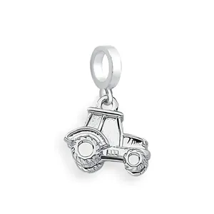 Charm Trator Esmaltado Com Revestimento Prateado Cor Cinza Claro