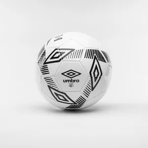 Bola de Futebol de Campo Umbro Squadra