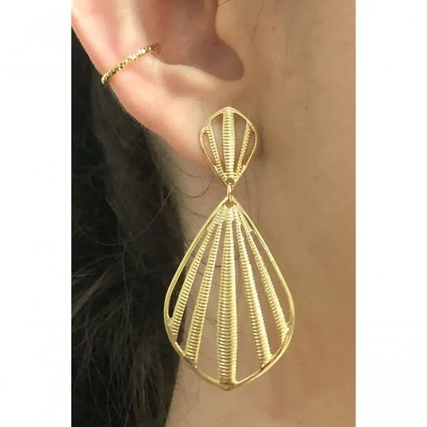 Brinco Floratta Joias Grande de Concha Vazada Banhado em Ouro 18k 5CM Dourado Feminino Brinco Floratta Joias Concha Vazada Banhado em Ouro 18k 5CM Dourado
