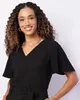 Blusa Feminina Berry & Co. Decote V Viscose Manga Curta Preta GG