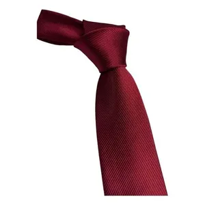 Gravata Slim Social OEM Listrada em 100% Poliéster 140cm X 5cm Marsala para Casamento e Eventos Masculino Gravata Slim Social OEM Listrada em 100% Poliéster 140cm X 5cm Marsala Masculino