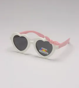 Óculos de Sol Infantil Coração com Lacinho Branco