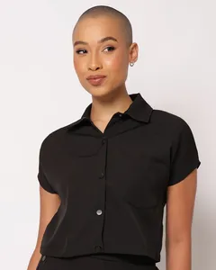 Camisa Feminina Cropped Berry & Co. com Bolso Manga Curta Preta P