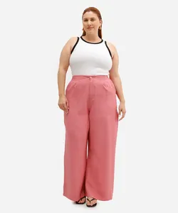 calça alfaiataria com prega e bolso plus size rosa 48