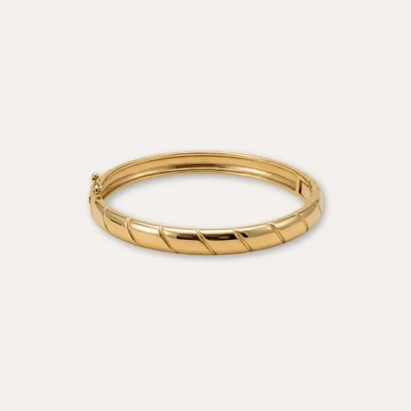 Bracelete Rígido Milliá Detalhes Banho Ouro em Metal Acabamento Polido Minimalista Feminino Bracelete Rígido Milliá Detalhes Banho Ouro em Metal com Acabamento Polido Feminino