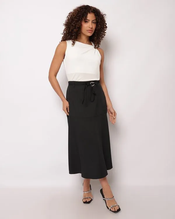 Saia Feminina Midi Evasê com Fivela Preta M