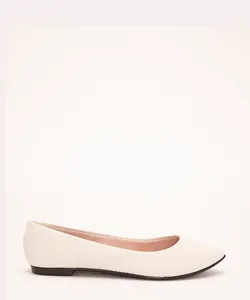 sapatilha texturizada bico fino moleca off white 36