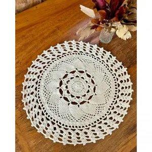 Bandeja Redonda de Algodão Cru 40cm Caseada em Crochê Feita à Mão Bege Artesanal Bandeja Redonda Algodão Cru 40cm Crochê Caseada Bege Artesanal