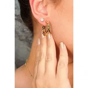 Brinco Argola Média Floratta Joias com Vazados Ovais Banhado em Ouro 18k Dourado Feminino Brinco Argola Floratta Joias Vazados Ovais Banhado em Ouro 18k Dourado