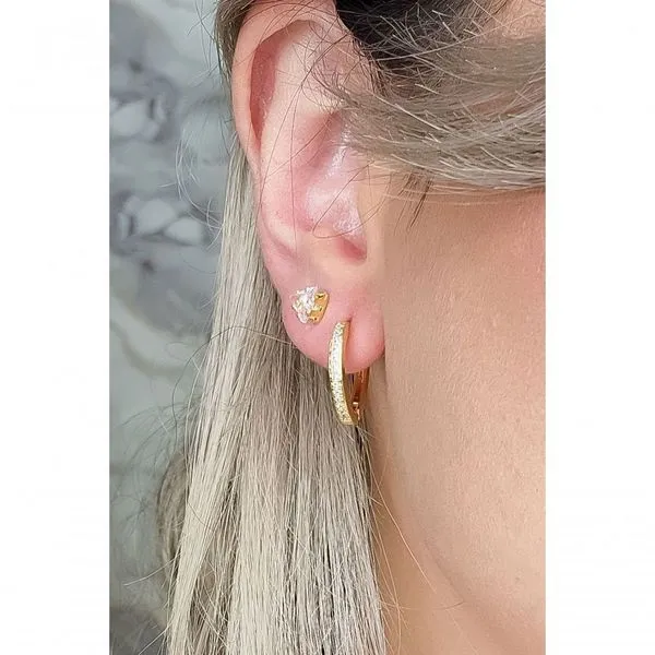 Brinco Floratta Joias Triangular Médio Metal Banhado em Ouro 18K com Zircônia Dourado Feminino Brinco Floratta Joias Triangular Médio Banhado em Ouro 18K Zircônia Dourado