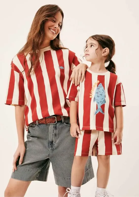 Camiseta Adulto Unissex Box Estampada Mini Me Hering Kids + Renata Vanzetto - Vermelho M