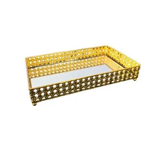 Bandeja Retangular Metal Fundo Espelhado 25cm X 15cm X 9cm para Decoração com Veludo Dourado Braswu Bandeja Retangular Metal Fundo Espelhado para Organização com Veludo Dourado Braswu