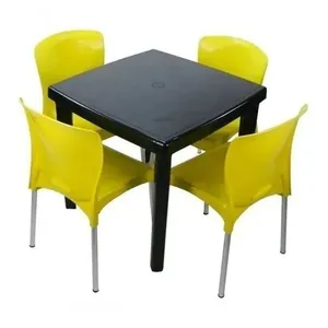 Conjunto Mesa Quadrada e 4 Cadeiras com Pés de Alumínio Estrutura para Uso Comercial e Residencial Preto Conjunto Mesa Quadrada e 4 Cadeiras com Pés de Alumínio Estrutura para Uso Comercial Preto