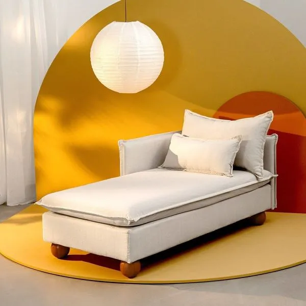Sofá Modular Chaise Braço Lateral com Pé Bolinha Sôma CabeCasa MadeiraOriginals Bege Natural Linho Natural