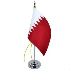 Mini Bandeira De Mesa Catar 15 Cm De Mastro Poliéster
