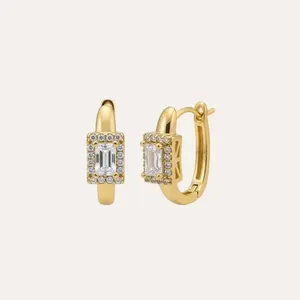Brinco Argola Milliá Detalhe Retangular Liga Metálica com Banho de Ouro Dourado Tamanho Único Feminino Brinco Argola Milliá Detalhe Retangular Banho de Ouro Dourado Feminino