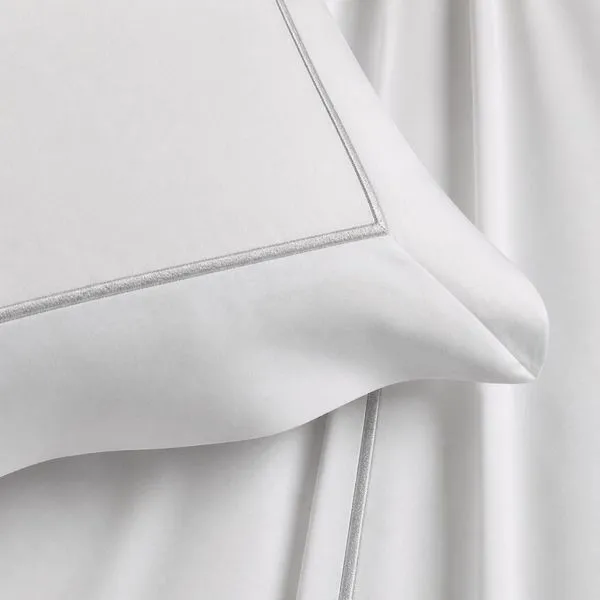 Jogo de Cama Lázio King Size 4 Peças 100% Algodão Egípcio 300 Fios Festonê Branco e Prata Kacyumara Jogo de Cama Lázio King 4 Peças Algodão Egípcio 300 Fios Festonê Branco Kacyumara
