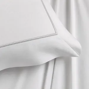 Jogo de Cama Lázio King Size 4 Peças 100% Algodão Egípcio 300 Fios Festonê Branco e Prata Kacyumara Jogo de Cama Lázio King 4 Peças Algodão Egípcio 300 Fios Festonê Branco Kacyumara