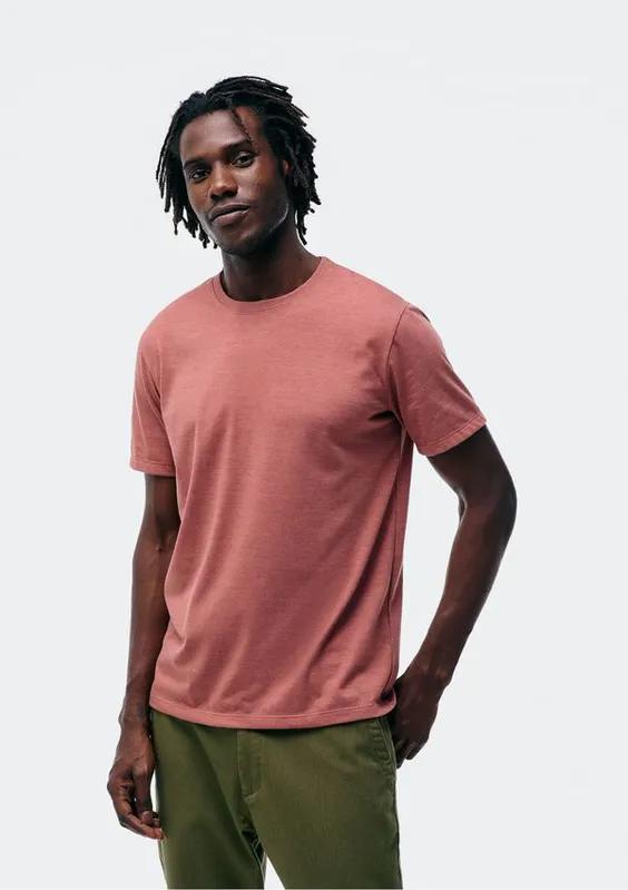Camiseta Básica Unissex Manga Curta Regular World - Marsala XXG